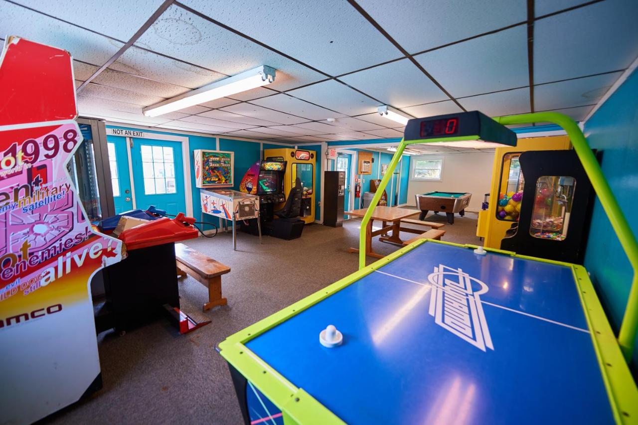 | Moody Beach Camping Resort 28 ft. Park Model 6
