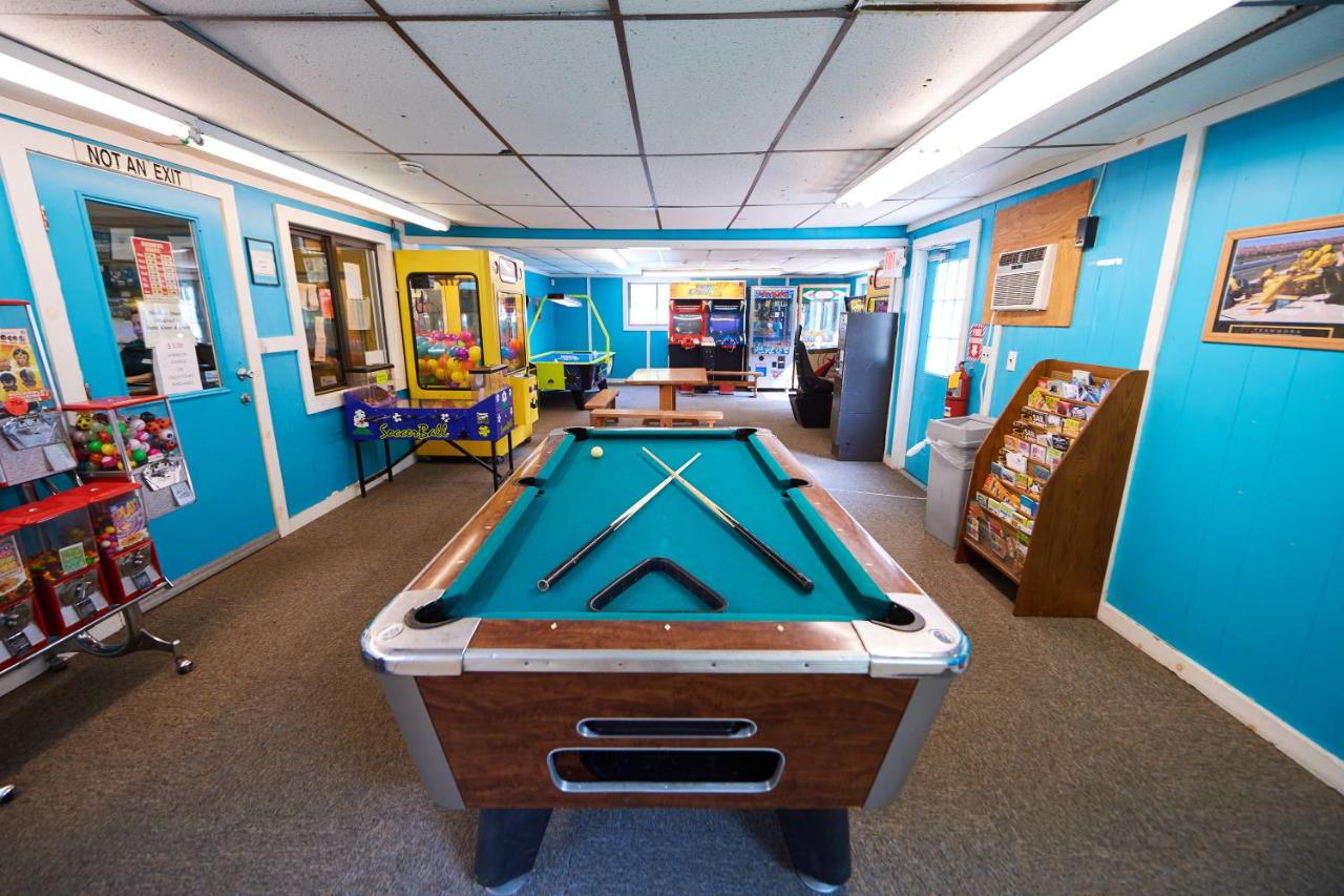 | Moody Beach Camping Resort 28 ft. Park Model 6