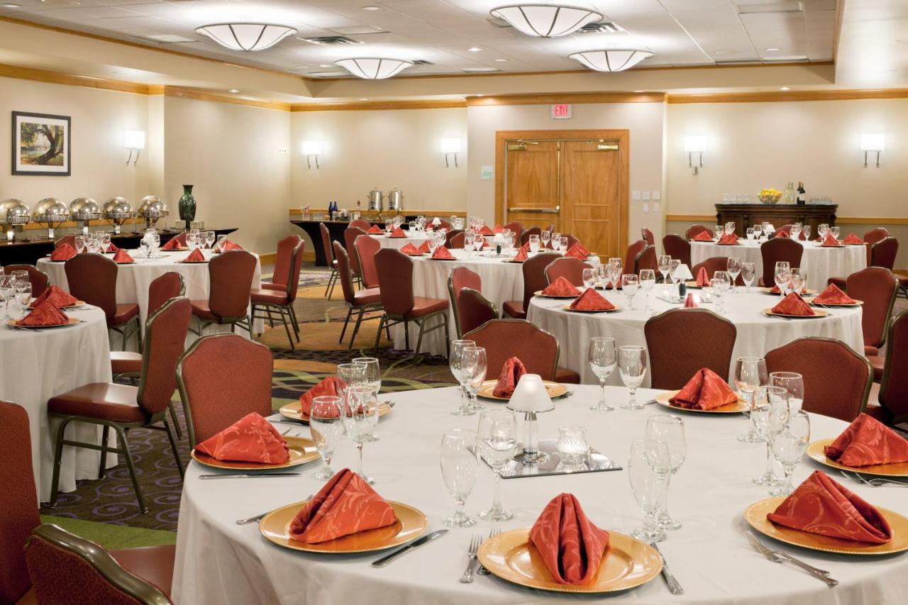  | Holiday Inn Clark - Newark, an IHG Hotel