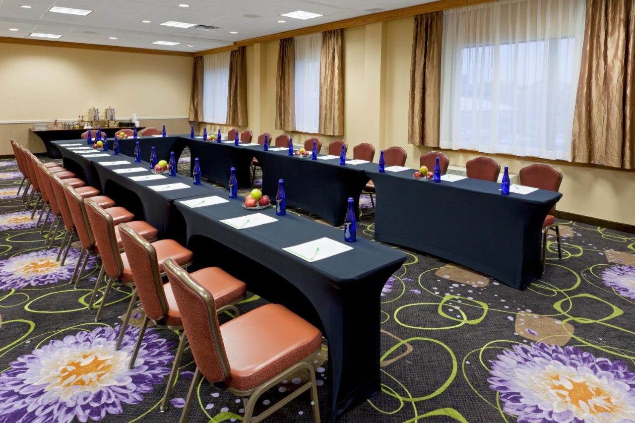  | Holiday Inn Clark - Newark, an IHG Hotel