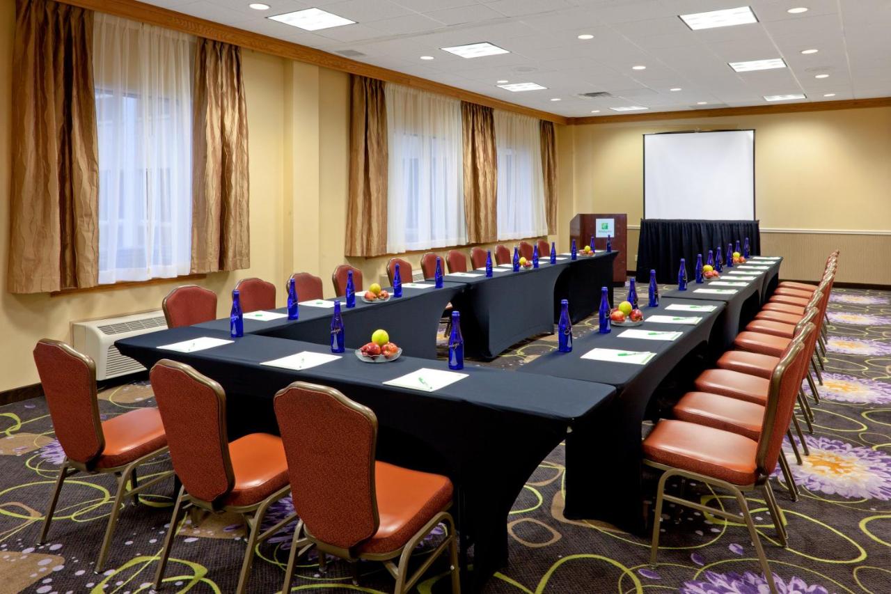  | Holiday Inn Clark - Newark, an IHG Hotel