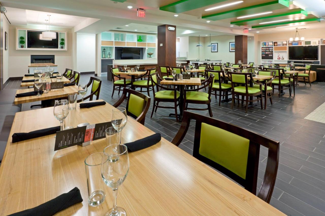  | Holiday Inn Clark - Newark, an IHG Hotel