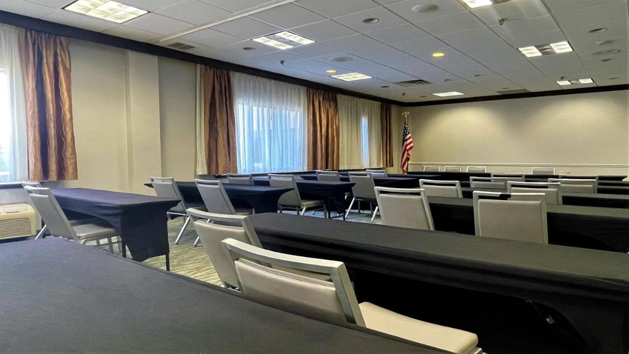  | Holiday Inn Clark - Newark, an IHG Hotel