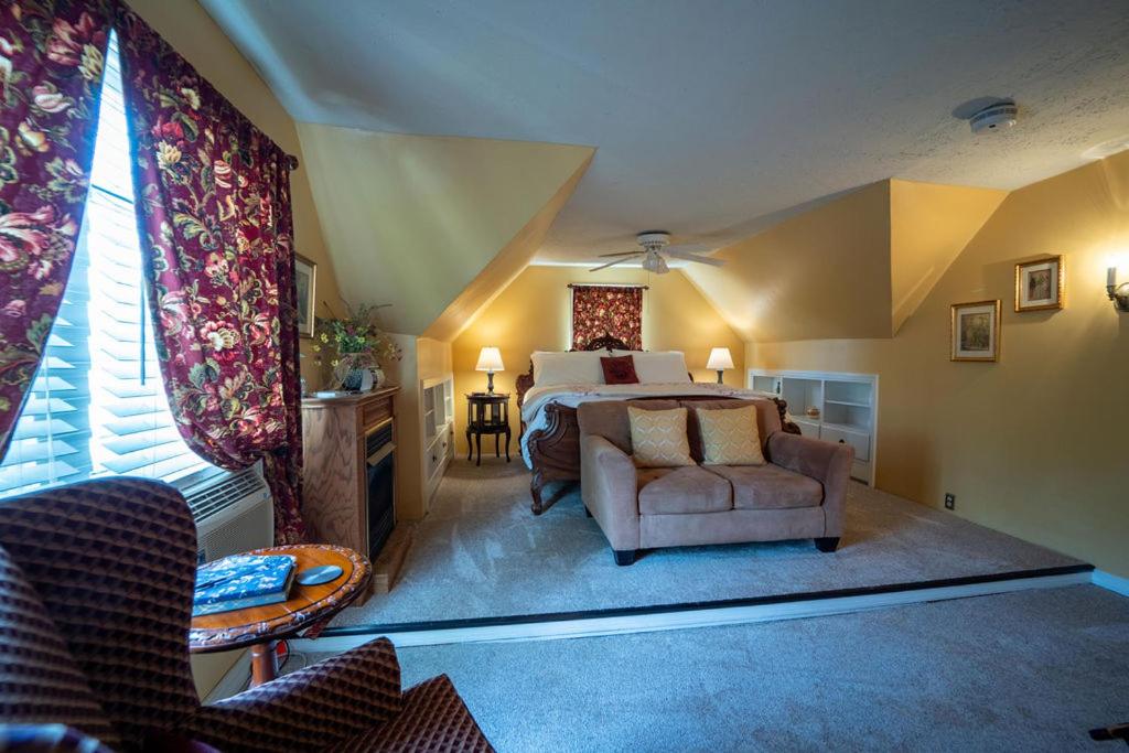 | 5 Ojo Inn Bed and Breakfast