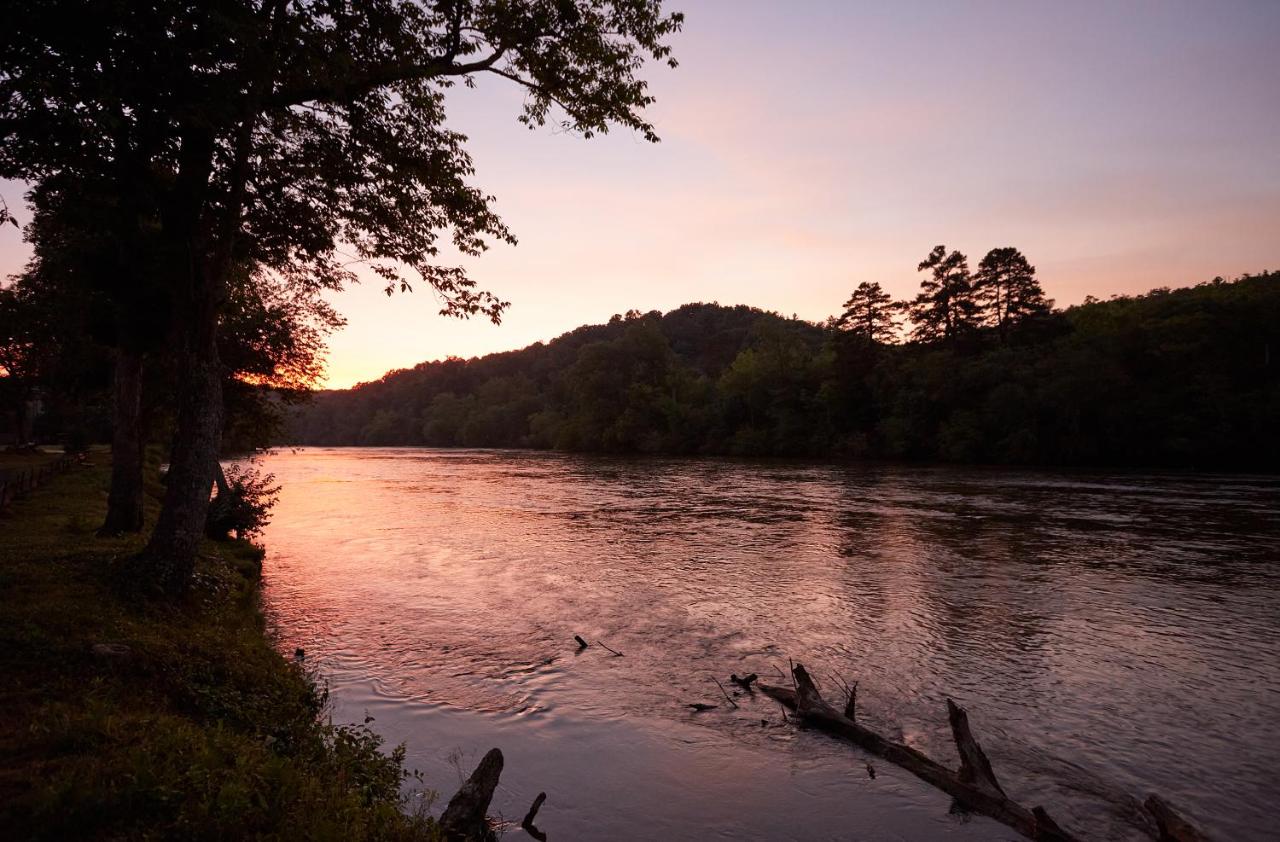 | Asheville River Cabins
