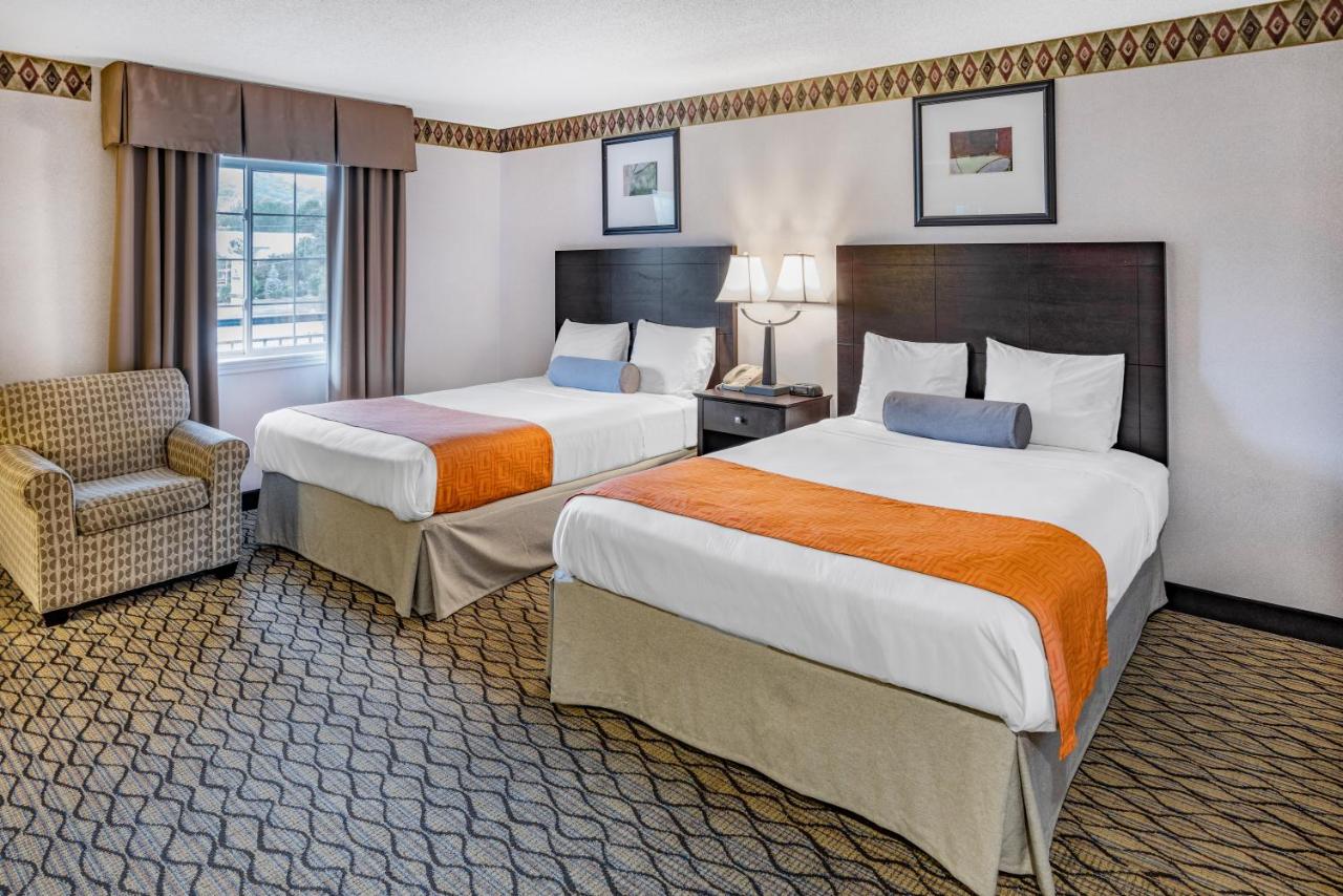 | Howard Johnson by Wyndham Lenox