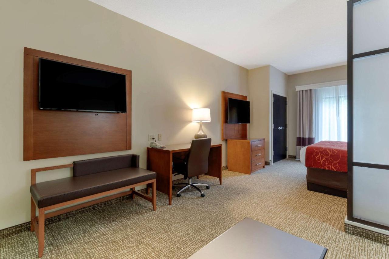 King Suite with Accessible Bath Tub - Non-Smoking at Comfort Suites Kingsport South