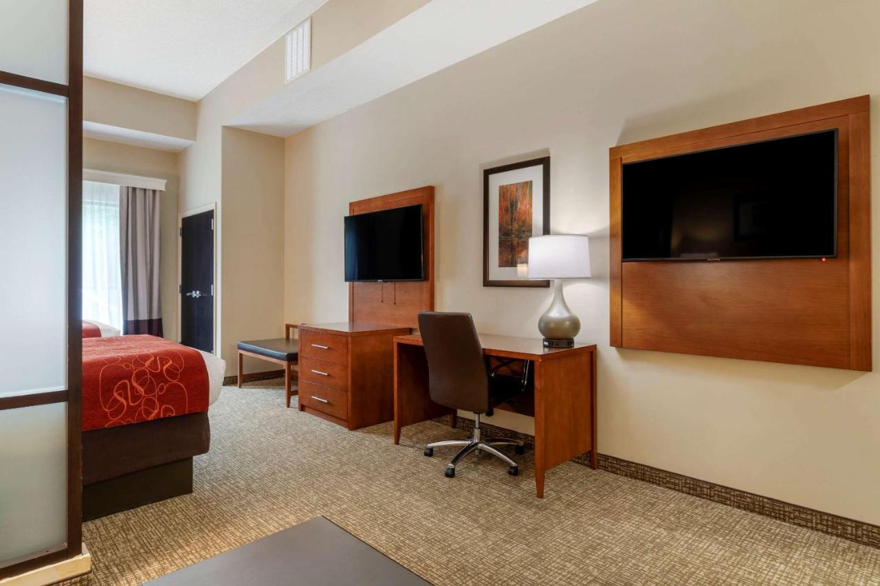 Queen Suite with Two Queen Beds Non-Smoking at Comfort Suites Kingsport South