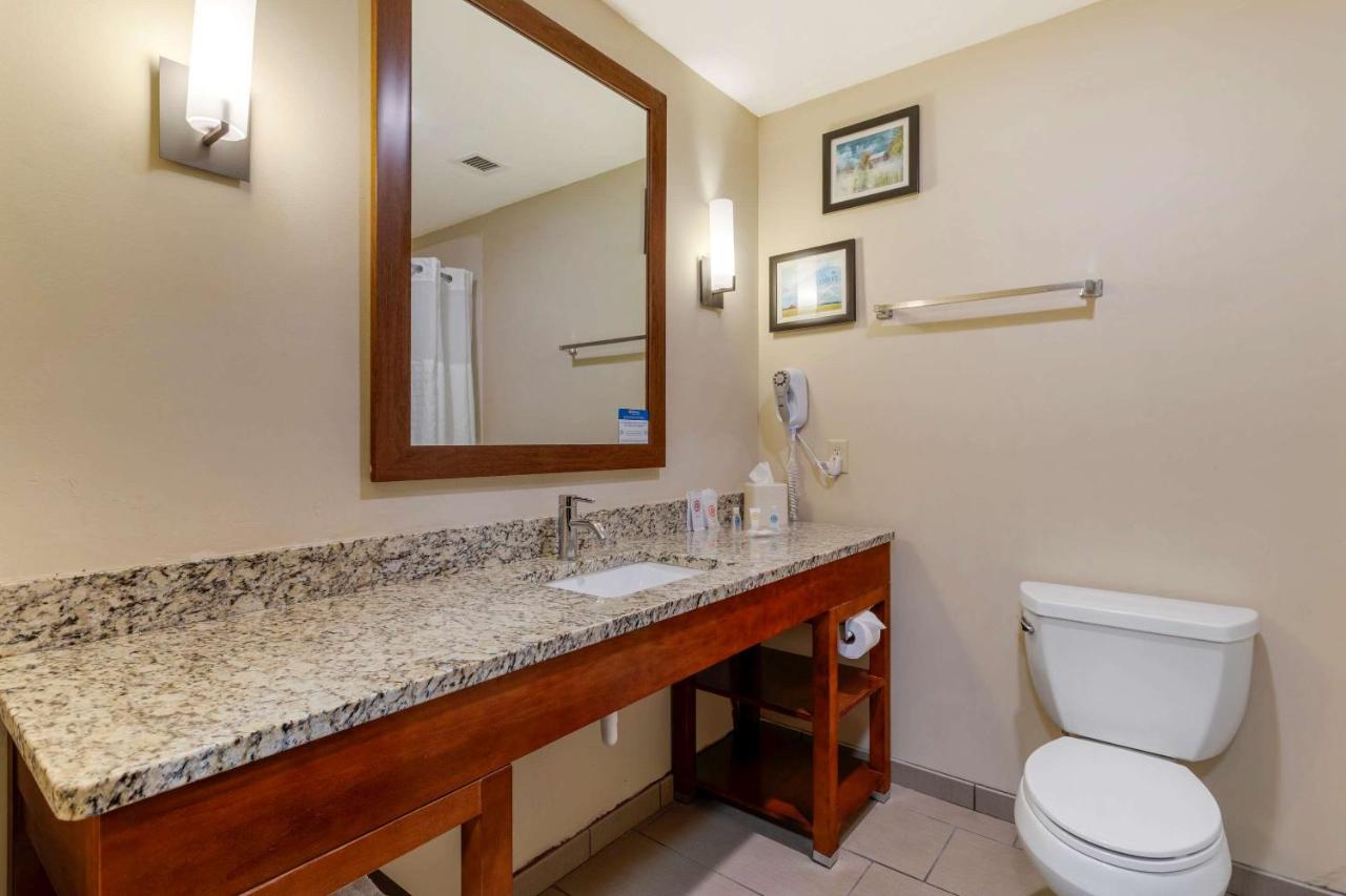 Queen Suite with Two Queen Beds Non-Smoking at Comfort Suites Kingsport South