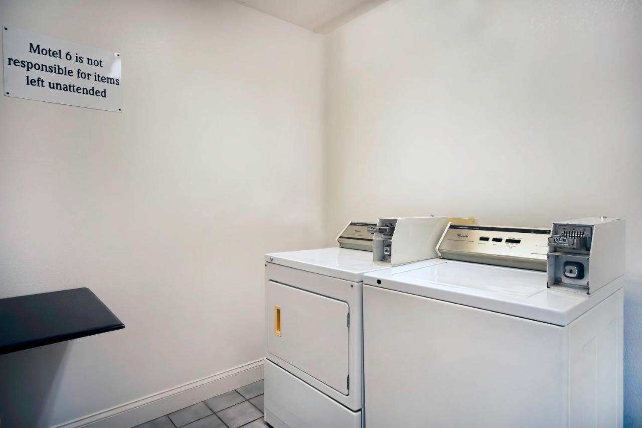 | Motel 6-Grand Rivers, KY
