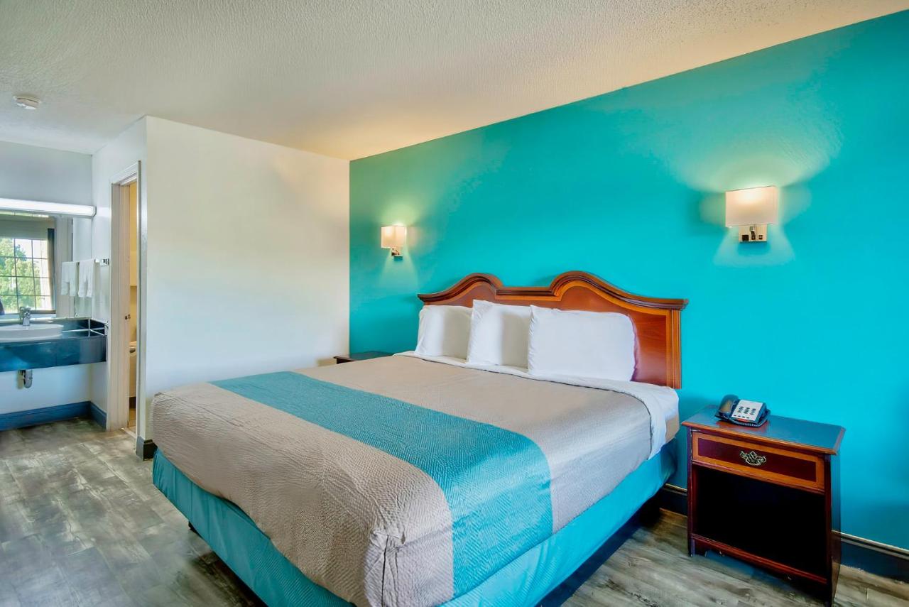 | Motel 6-Grand Rivers, KY