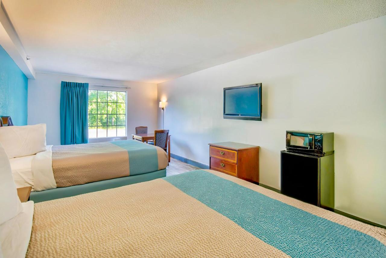 | Motel 6-Grand Rivers, KY