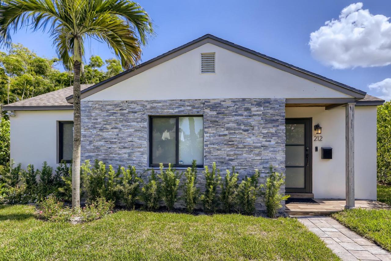| Cortez Bungalow, 3 Bd, 2 Ba, private garden