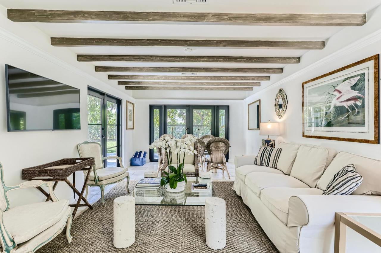 | Cortez Bungalow, 3 Bd, 2 Ba, private garden