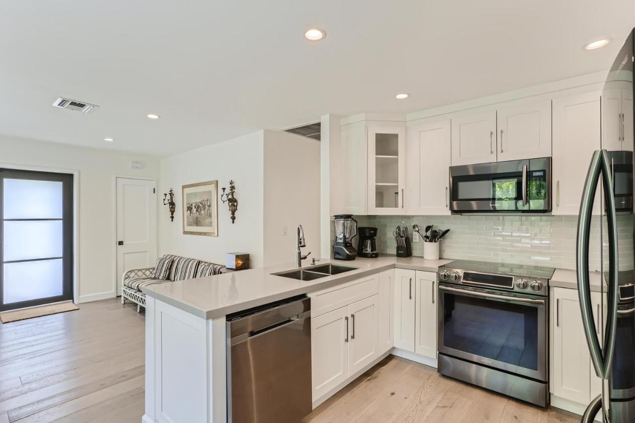 | Cortez Bungalow, 3 Bd, 2 Ba, private garden