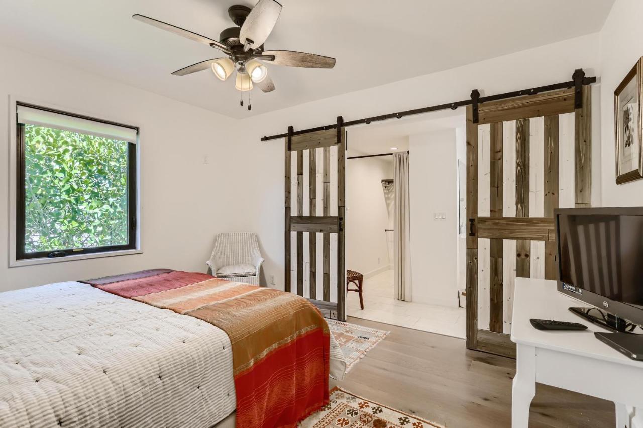 | Cortez Bungalow, 3 Bd, 2 Ba, private garden