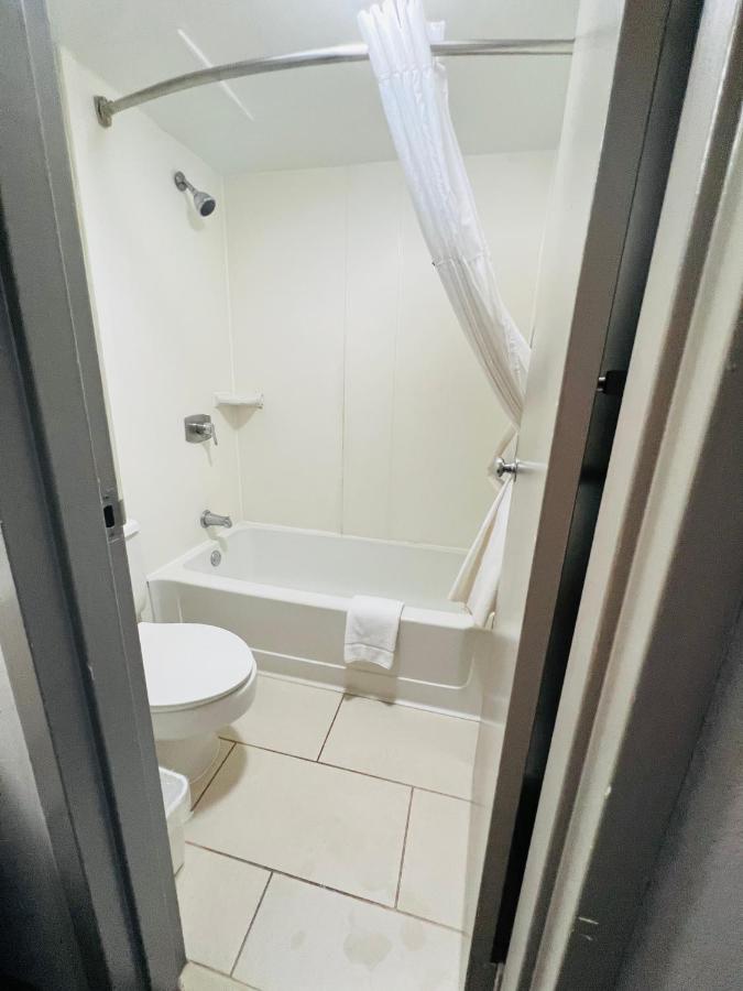 King Room - Non-Smoking at Days Inn by Wyndham Winchester