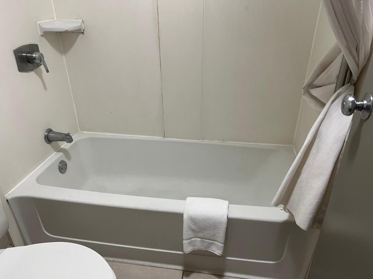 King Room - Non-Smoking at Days Inn by Wyndham Winchester