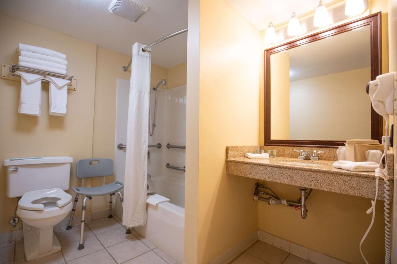 Disability Access- 1 Double Bed at Best Western of Lake George