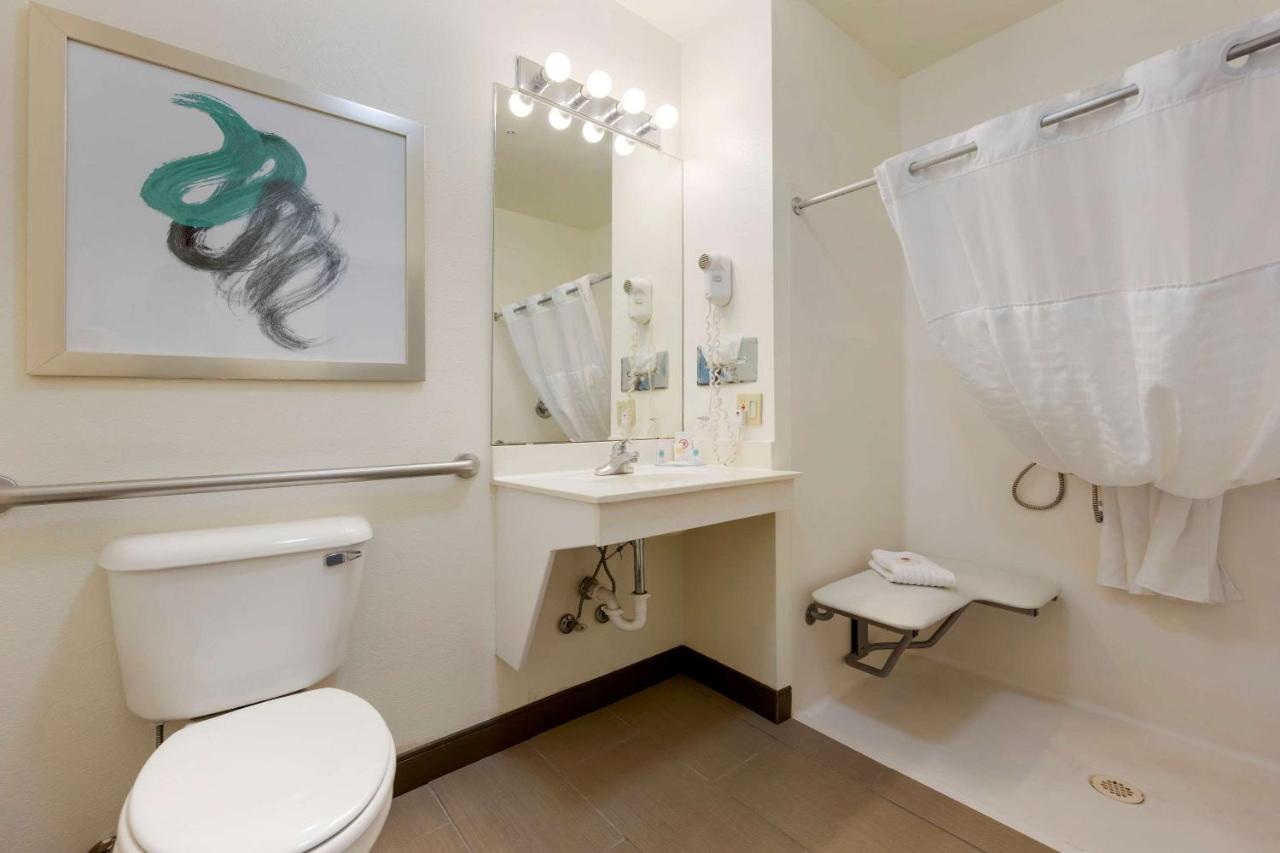 King Room - Accessible/Non-Smoking at Comfort Inn Camp Verde I-17