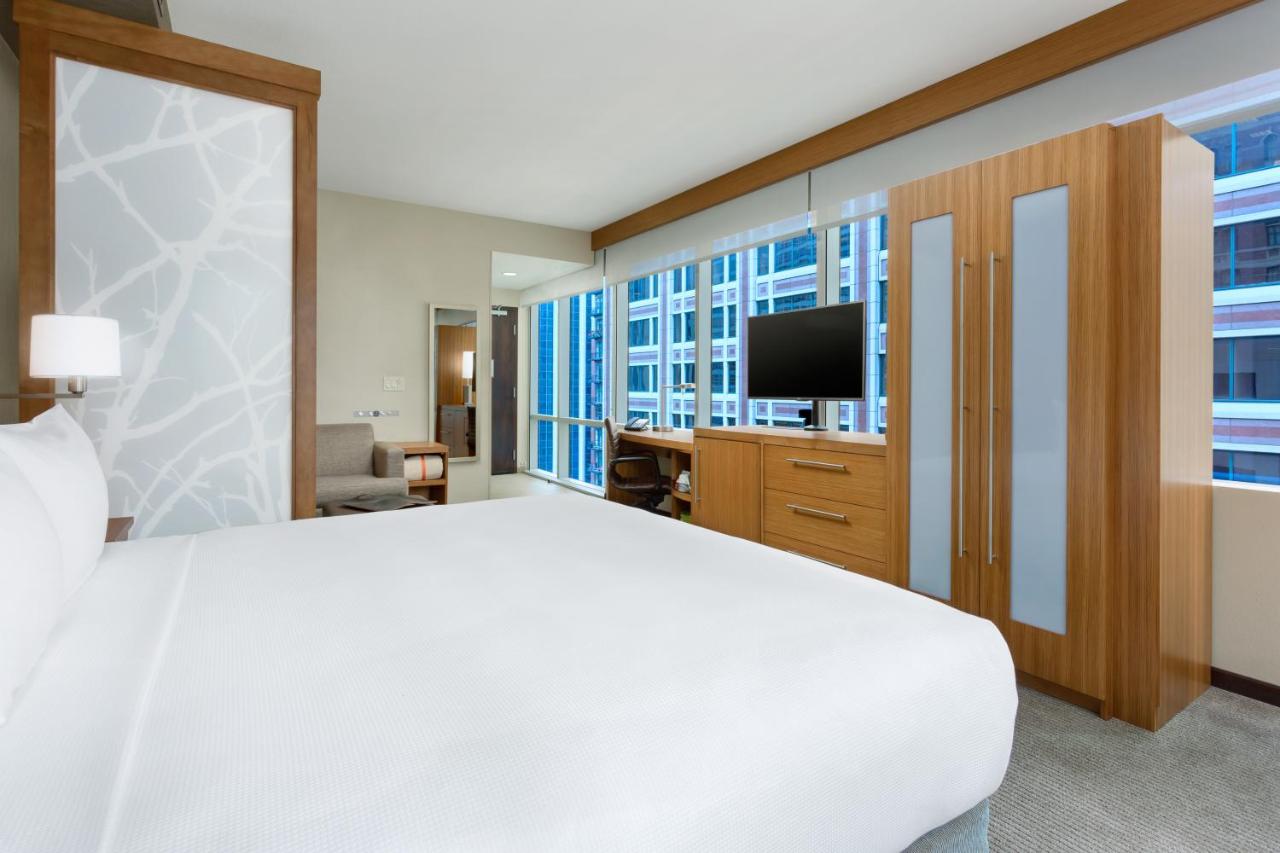 Corner King Room with Sofa Bed and View at Hyatt Place Chicago/Downtown - The Loop