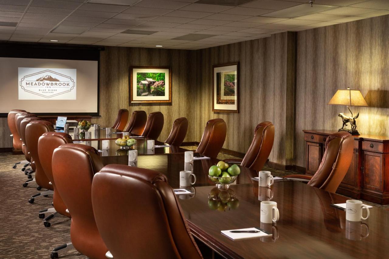 | Meadowbrook Inn
