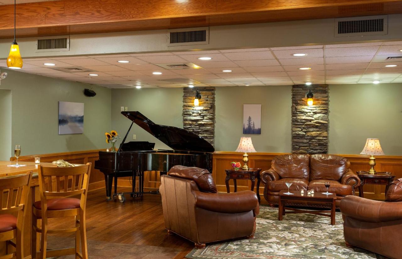 | Meadowbrook Inn