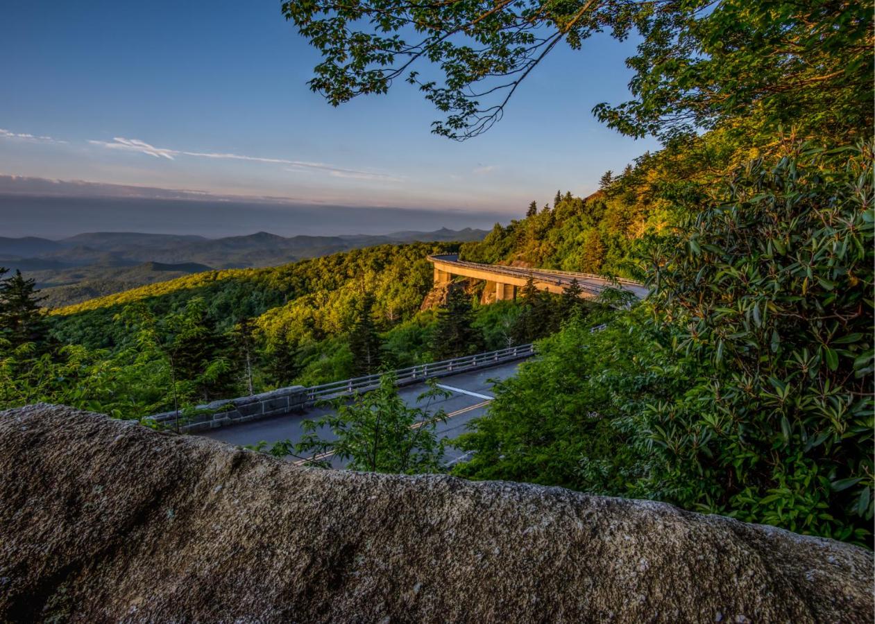 | Meadowbrook Inn