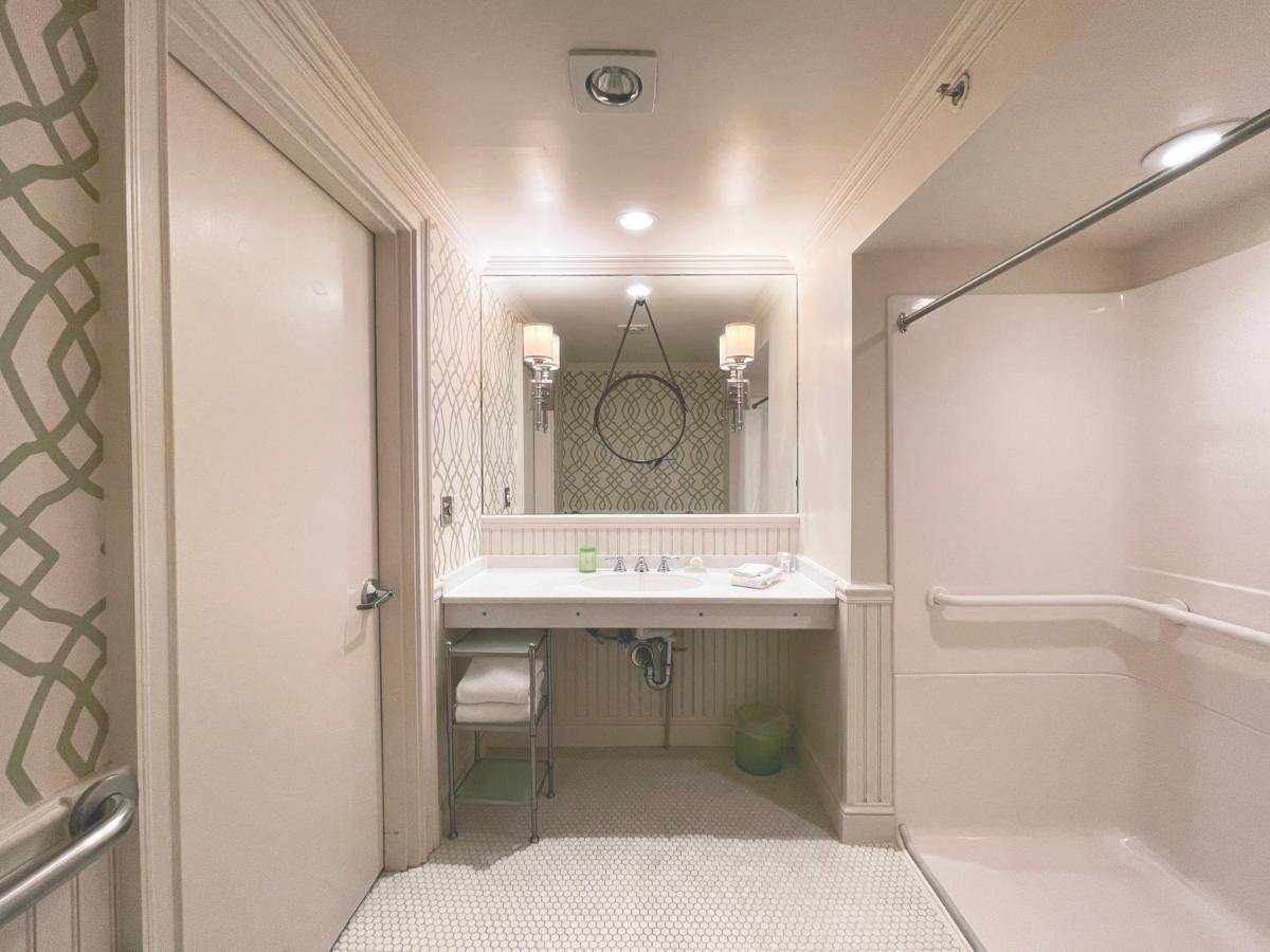 Deluxe King Room at The Mansion at Ocean Edge