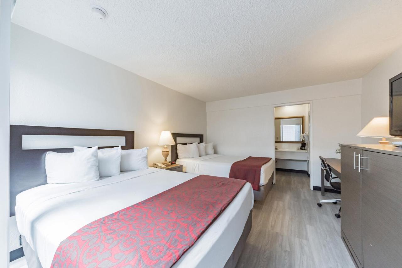 | Torrance Inn & Suites