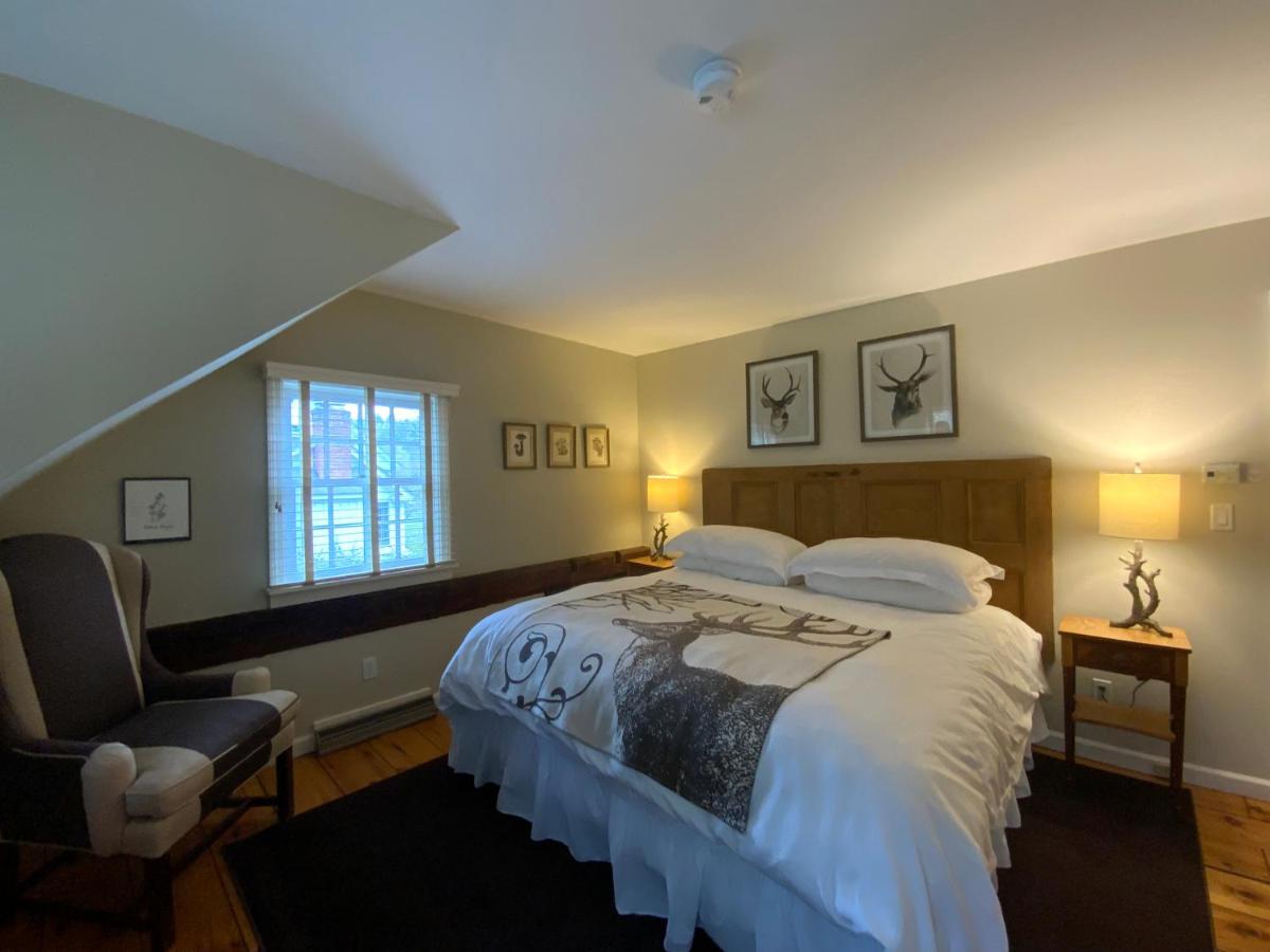 | Four Columns Inn