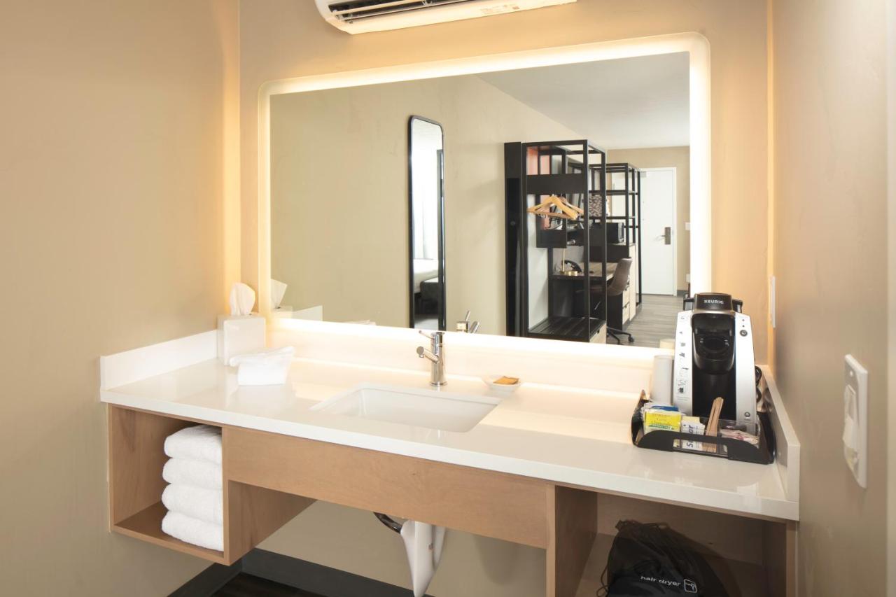 Premium Room, with 2 California King Beds - Disability Accessible at Waypoint Hotel