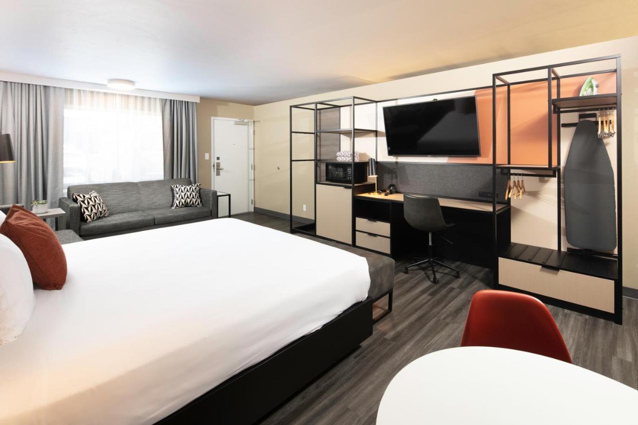 Premium Room, with California King Bed at Waypoint Hotel