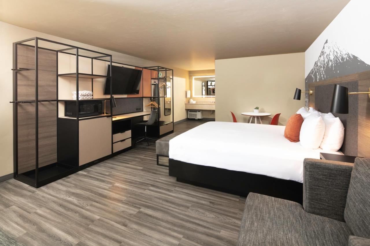 Premium Room, with California King Bed at Waypoint Hotel
