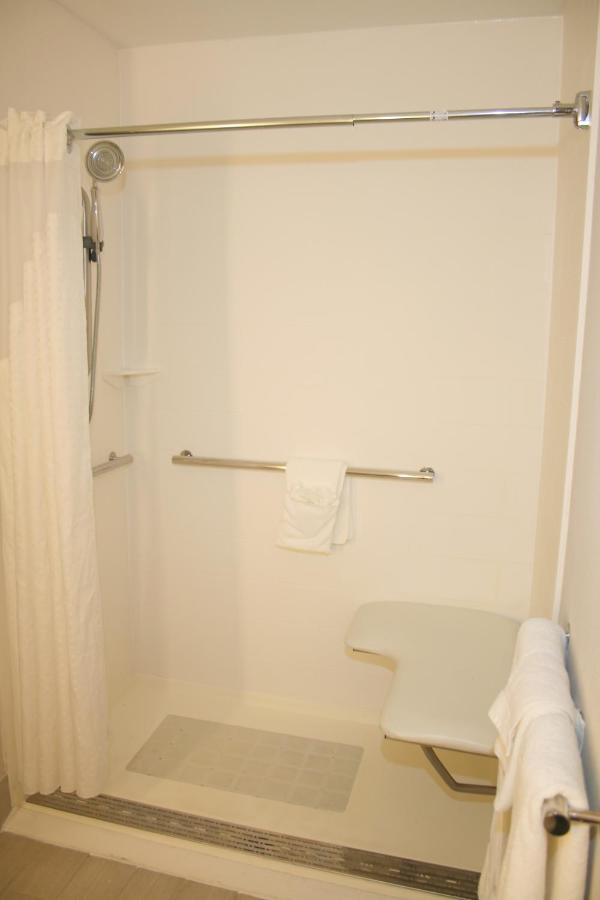 | Holiday Inn Express, an IHG Hotel
