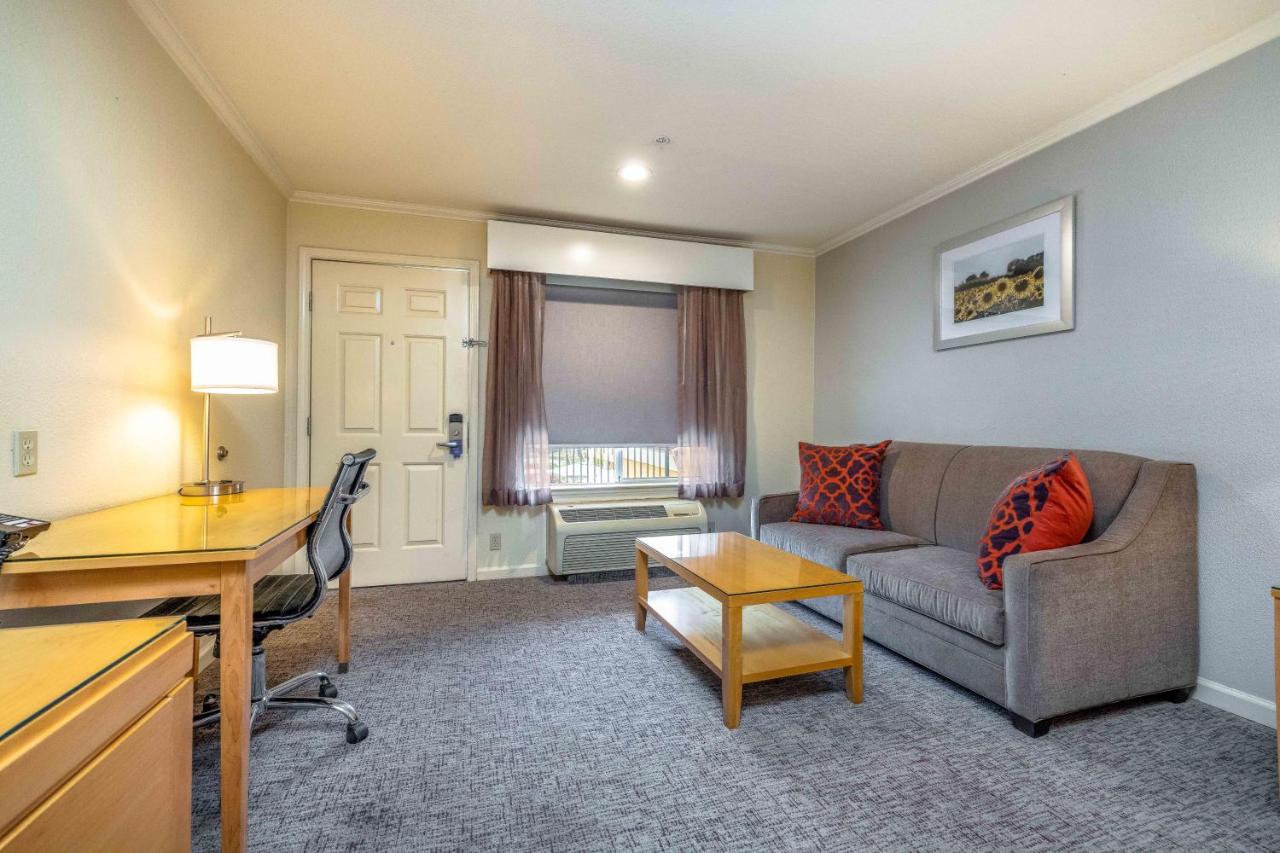 King Room - Non-Smoking at Best Western Plus Dixon Davis