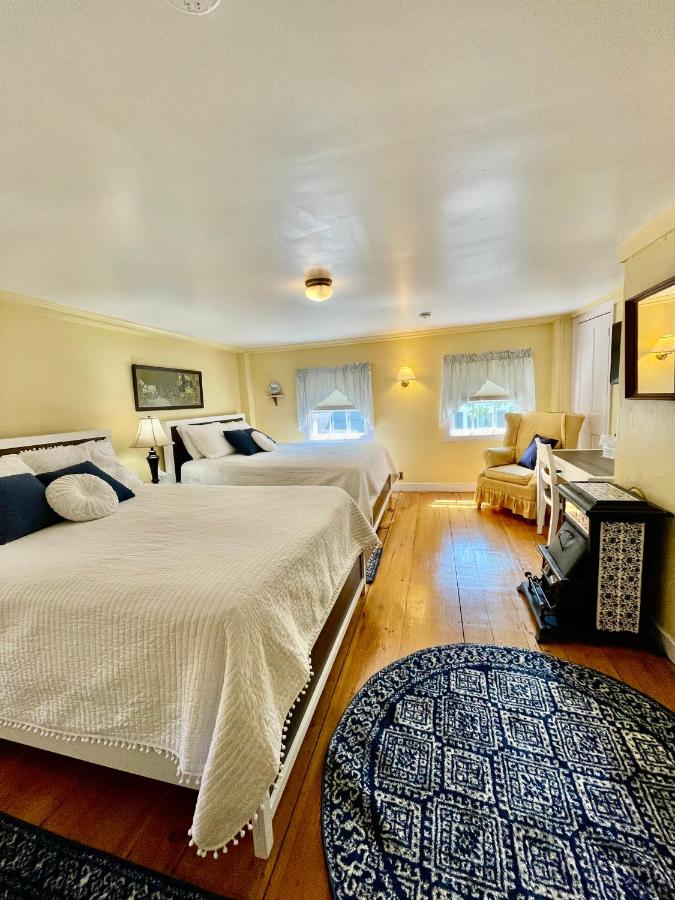 | Clark Currier Inn