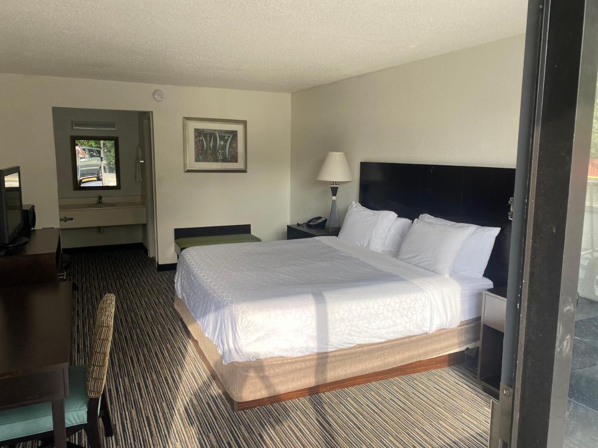 Deluxe King Suite at Budgetel