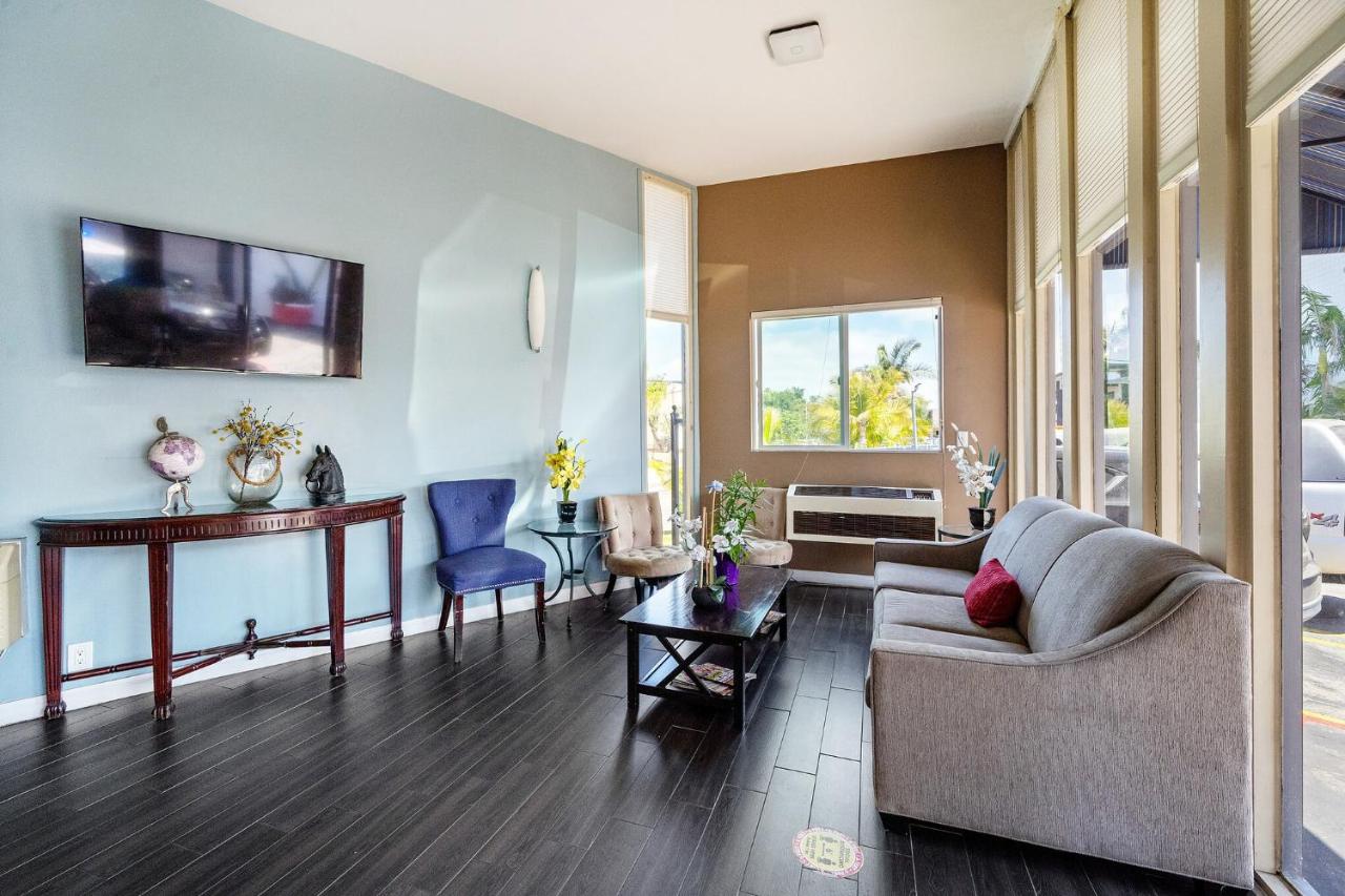 | Torrance Inn & Suites