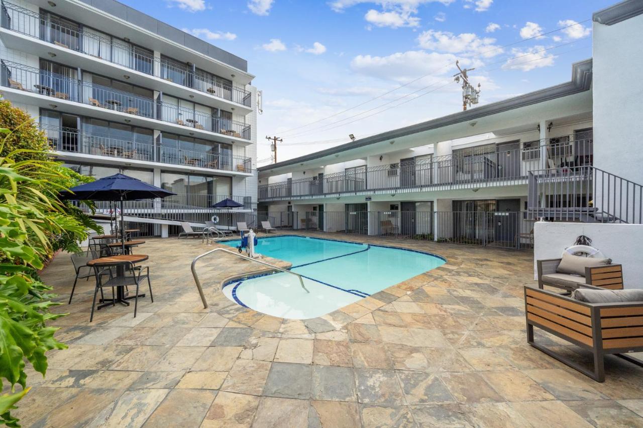 | Torrance Inn & Suites