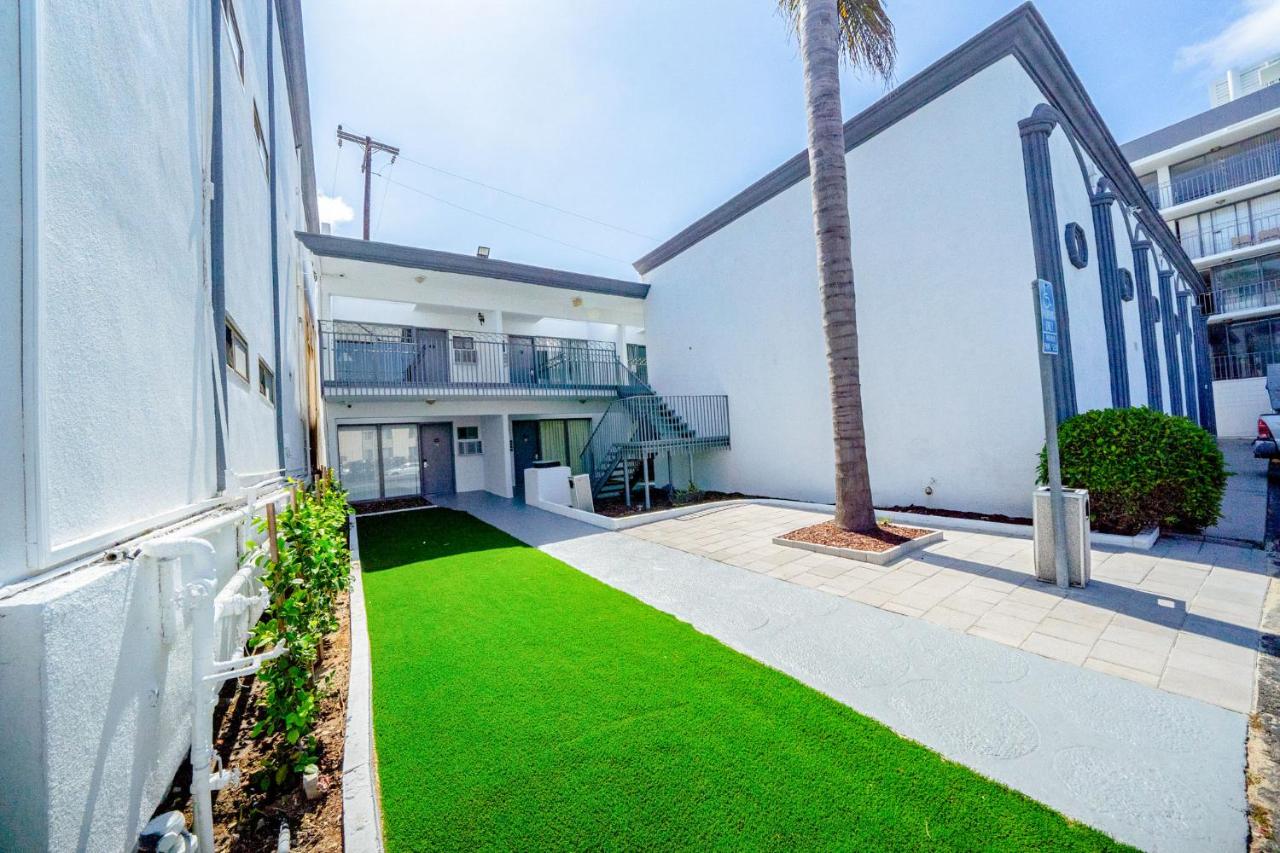 | Torrance Inn & Suites