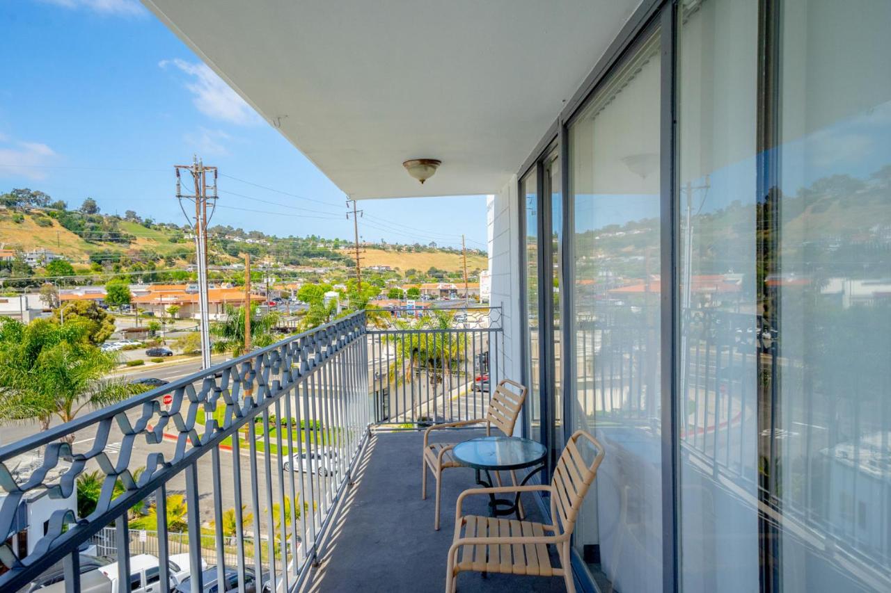 | Torrance Inn & Suites