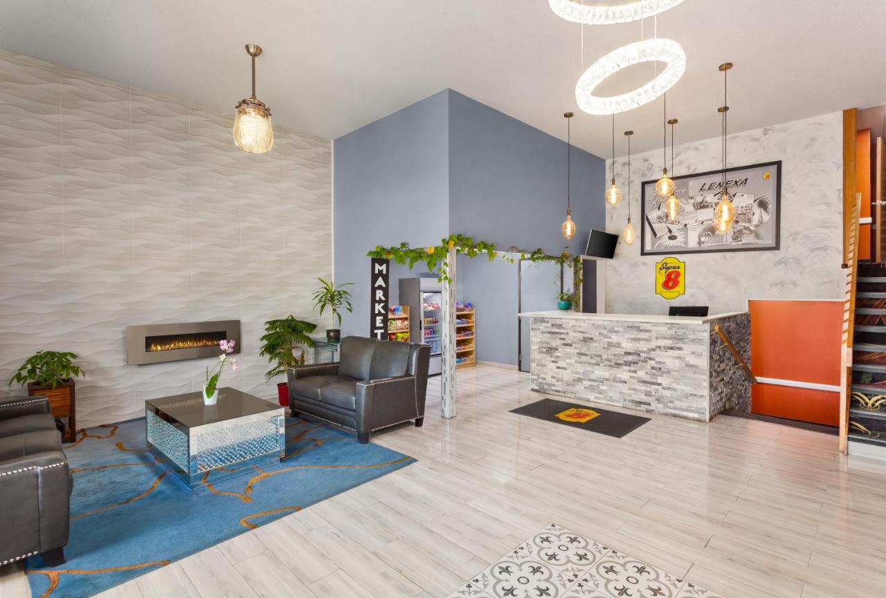 | Super 8 by Wyndham Lenexa Overland Park Area/Mall Area