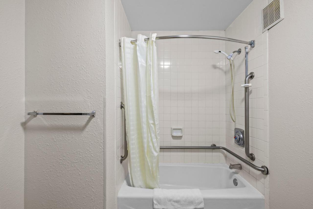 King Room - Disability Access at Garnet Inn & Suites, Morehead City near Atlantic Beach