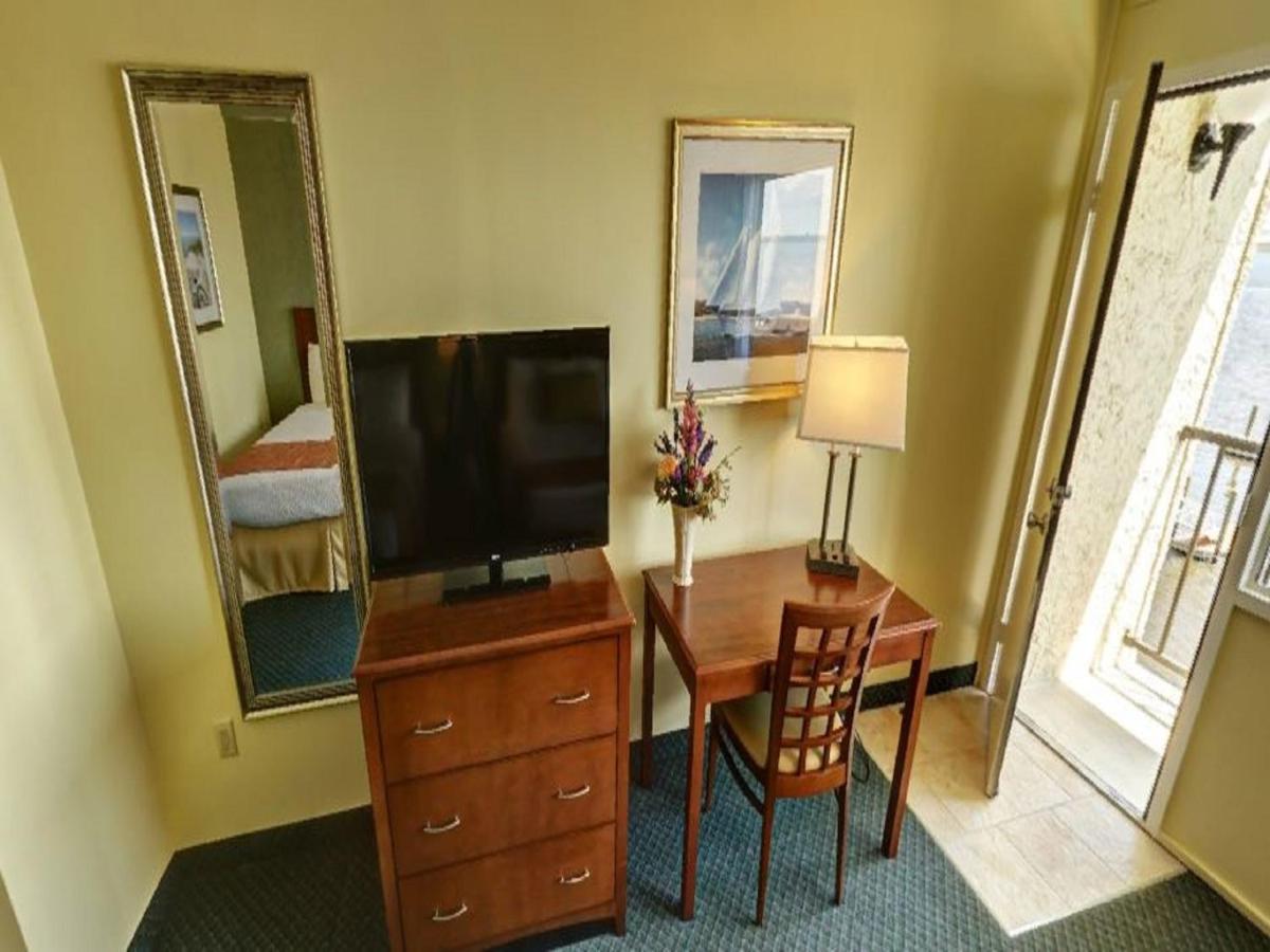 | Pier 4 Hotel