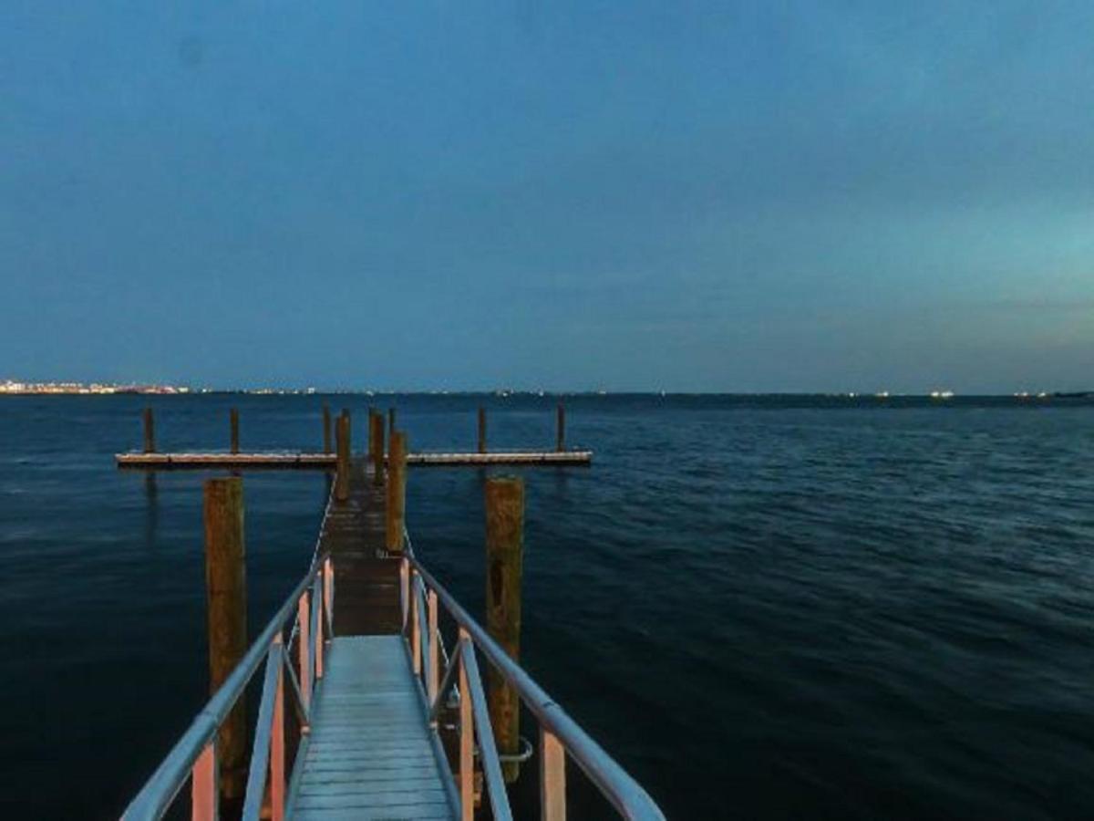 | Pier 4 Hotel