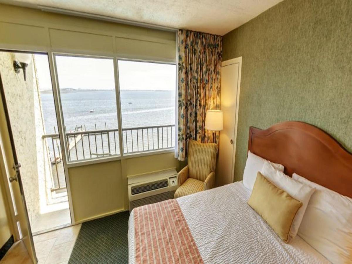 | Pier 4 Hotel