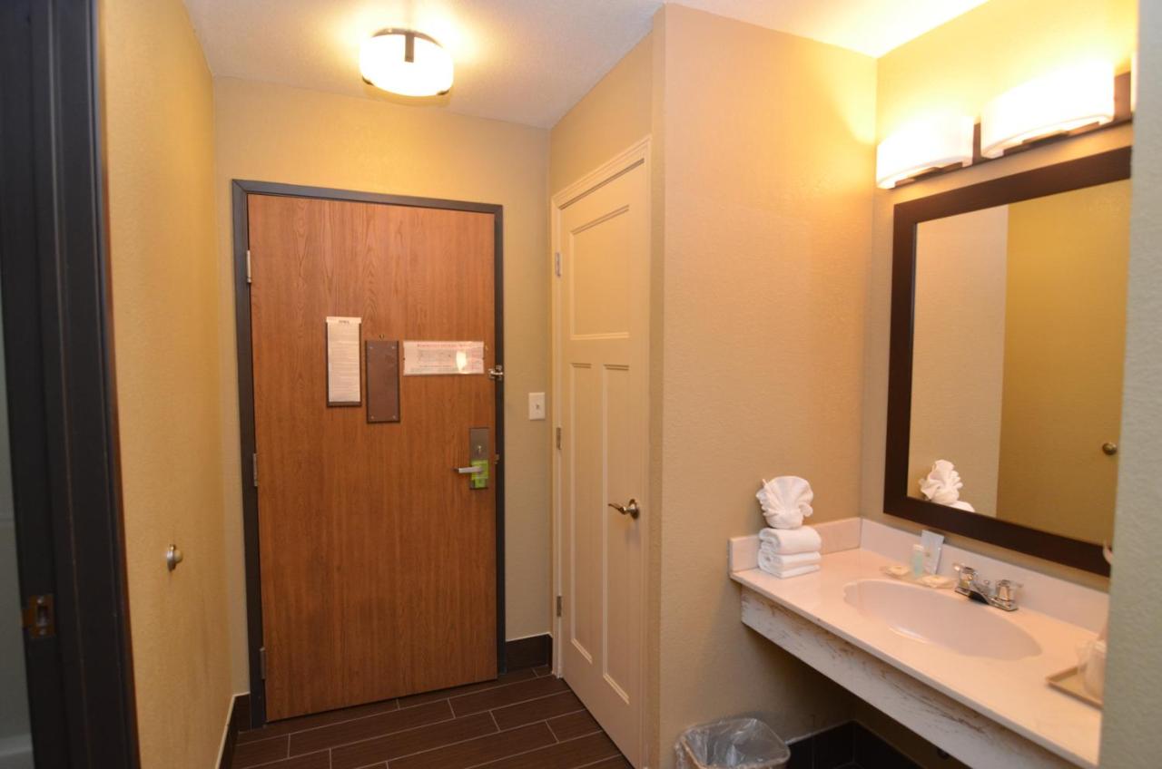 Queen Room with Two Queen Beds - Non-Smoking at Comfort Inn Marshalltown South