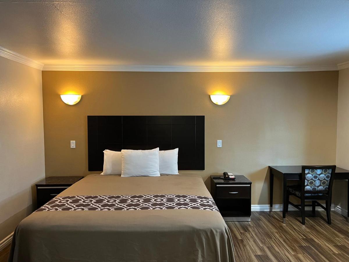 | Walnut Inn & Suites West Covina