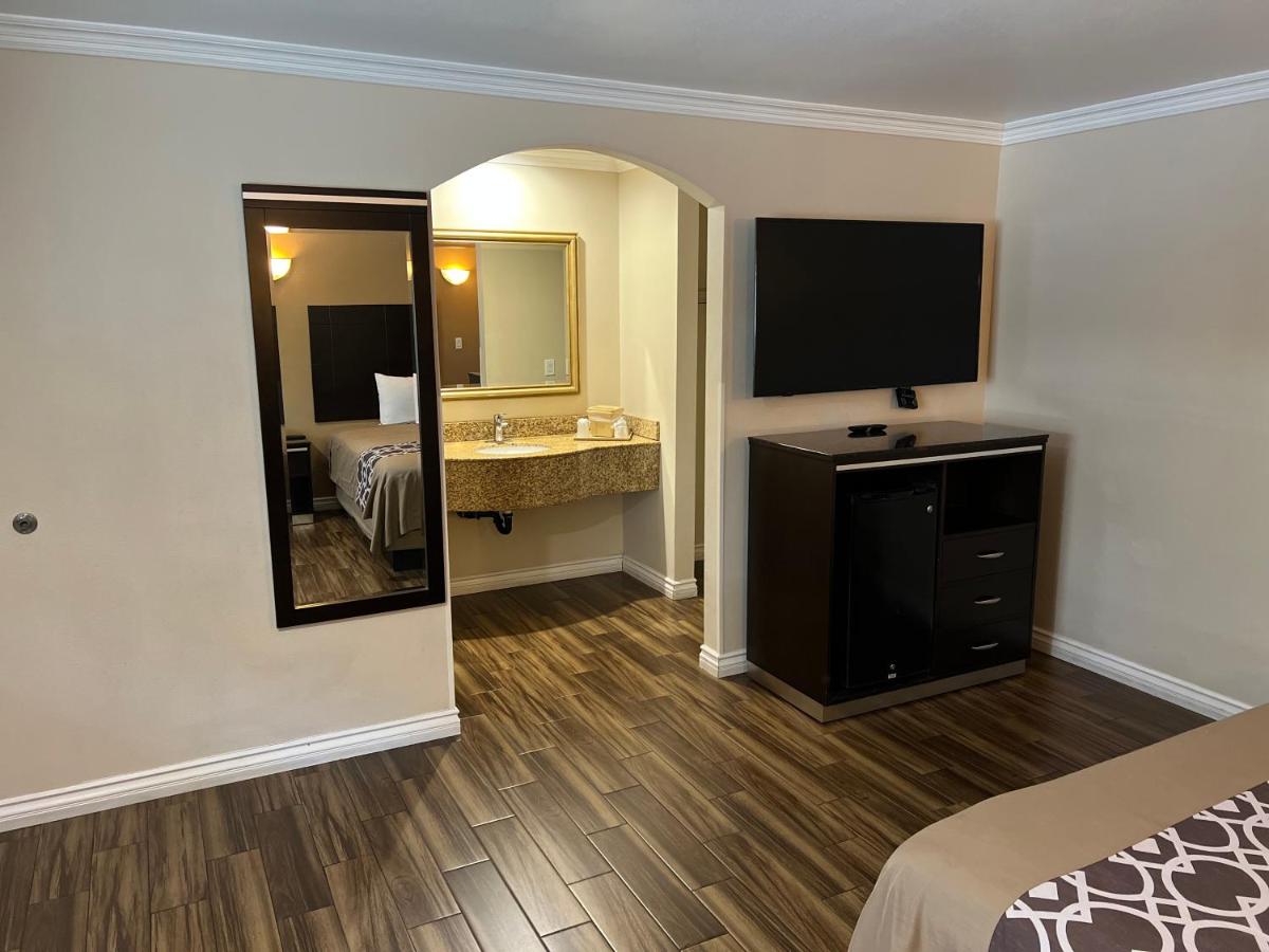 | Walnut Inn & Suites West Covina